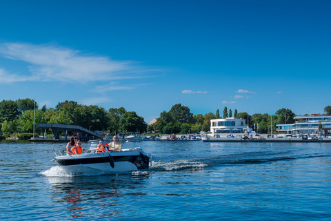 Boot fahren vom Stadthafen Senftenberg aus, Foto: Rico Schwarze - Glücksfoto GbR