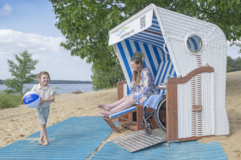 Barrierefreie Strandkörbe im Familienpark Senftenberger See, Foto: Tourismusverband Lausitzer Seenland e. V. - Nada Quenzel