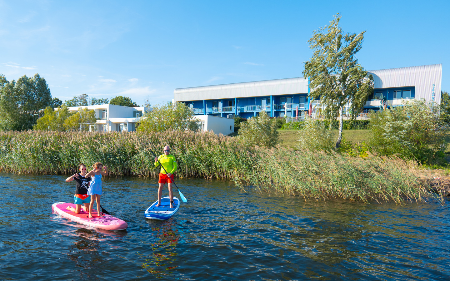 Stand Up Paddling im Strandhotel, Foto: Glücksfoto GbR - Rico Schwarze