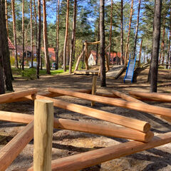 Kletterbalken am Spielplatz Appartements, Foto: Julia Kussatz
