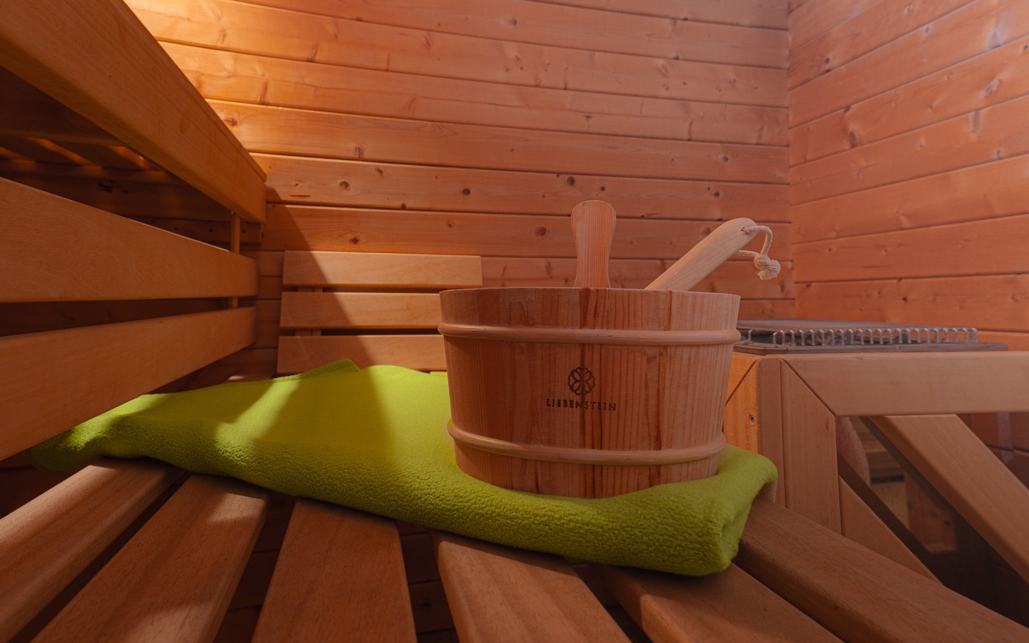 4d2ecc8d-e36e-4542-80b6-91a04aa00800