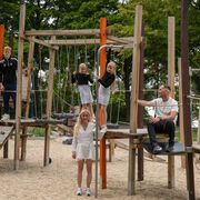 Familienzeit auf dem Spielplatz Bergmann, Foto Rico Schwarze - Glücksfoto GbR