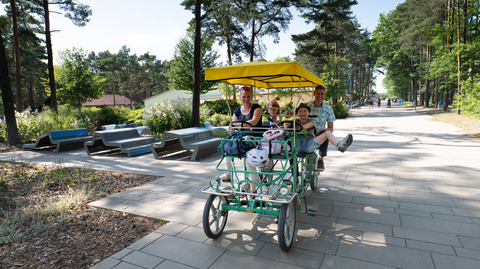Tretmobil fahren im Familienpark, Foto: Rico Schwarze - Glücksfoto GbR