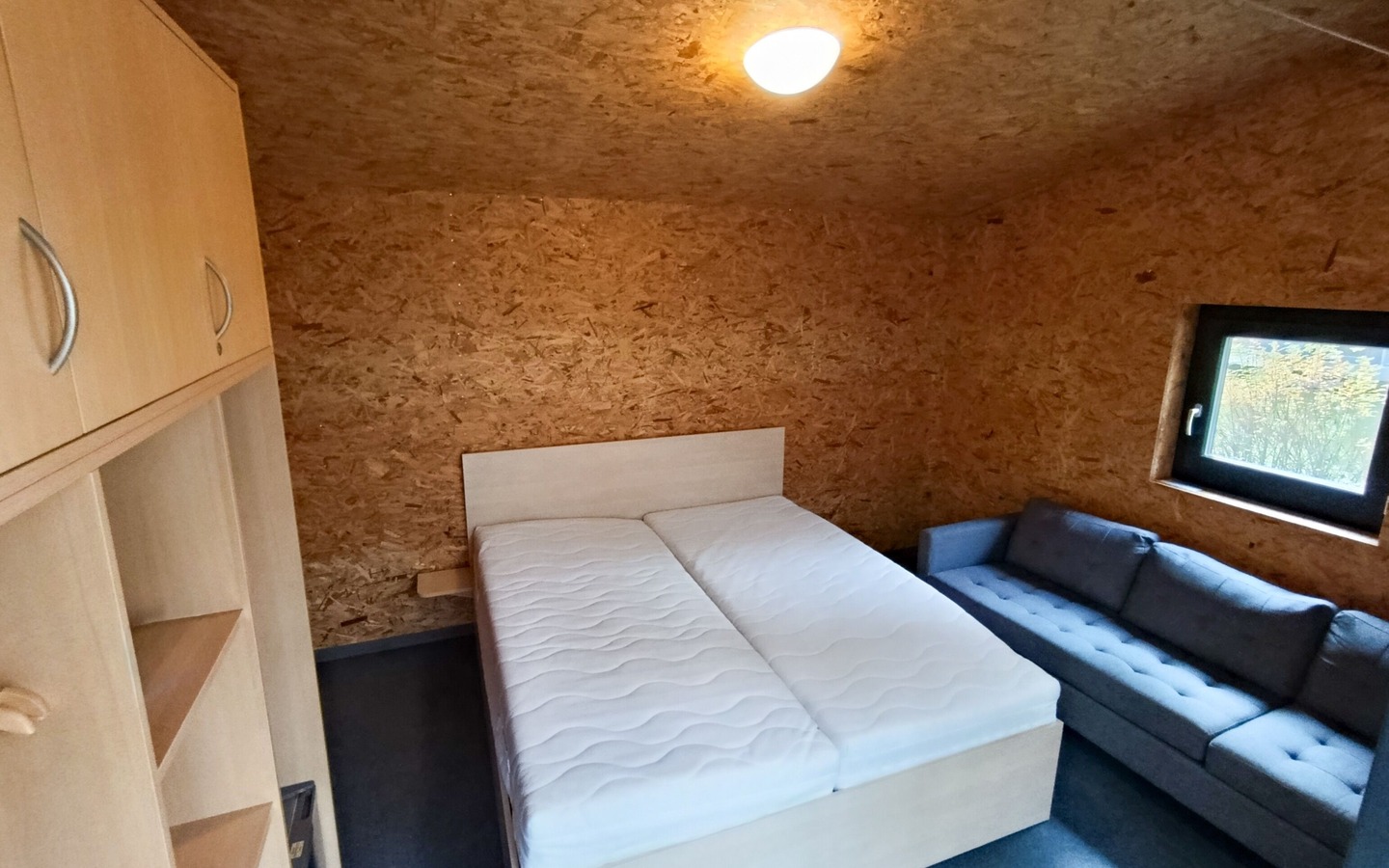 014c30fc-992b-4898-b5ba-2b800923d6e8