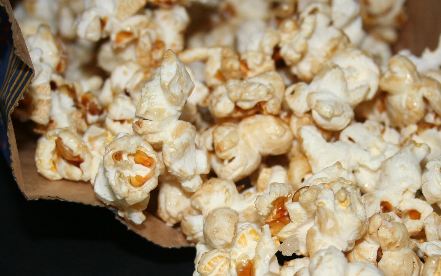 Popcorn, Foto: Marika Kude, Lizenz: Pixelio ID 176384