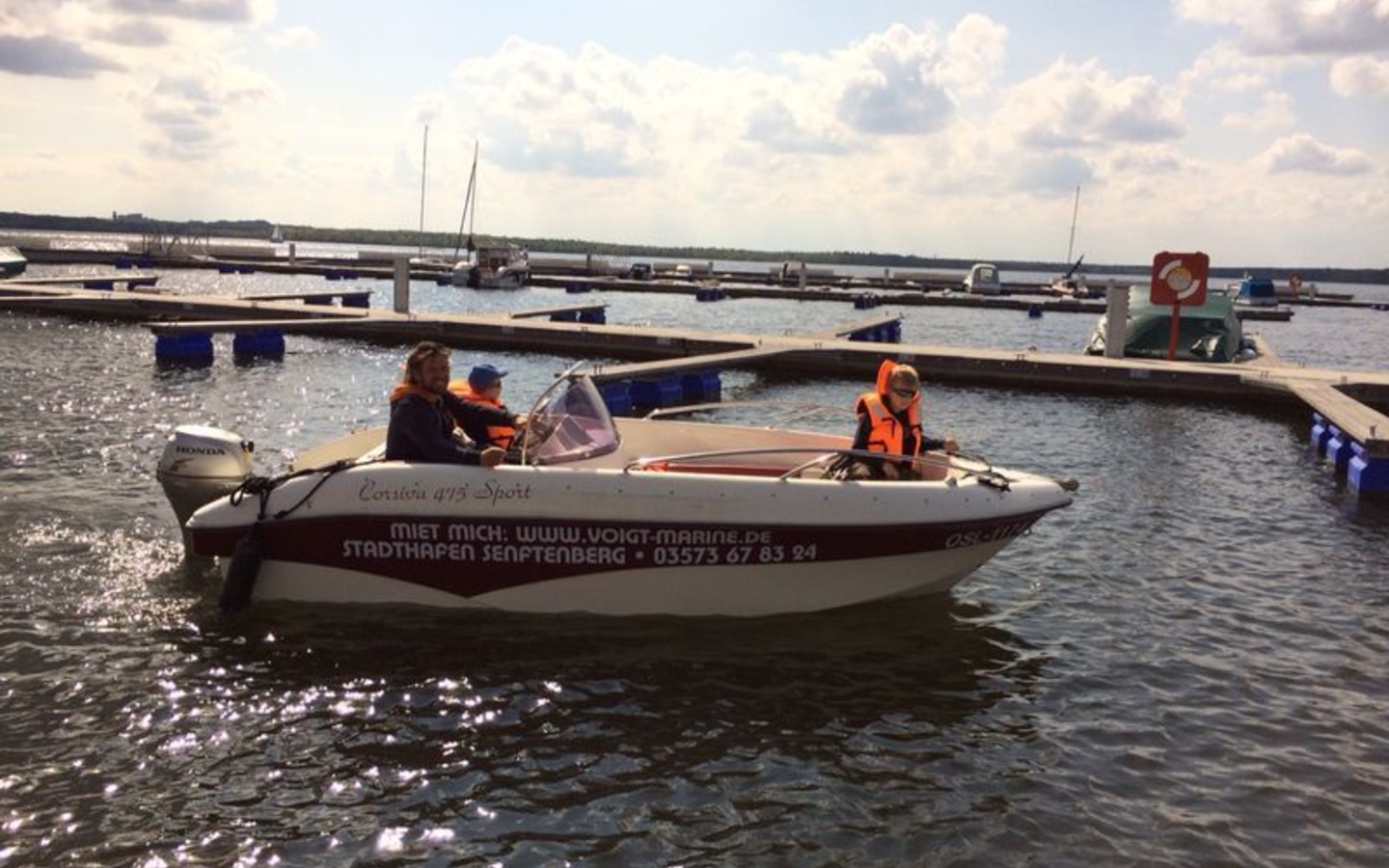 Motorboot Corsiva 475 im Stadthafen Senftenberg