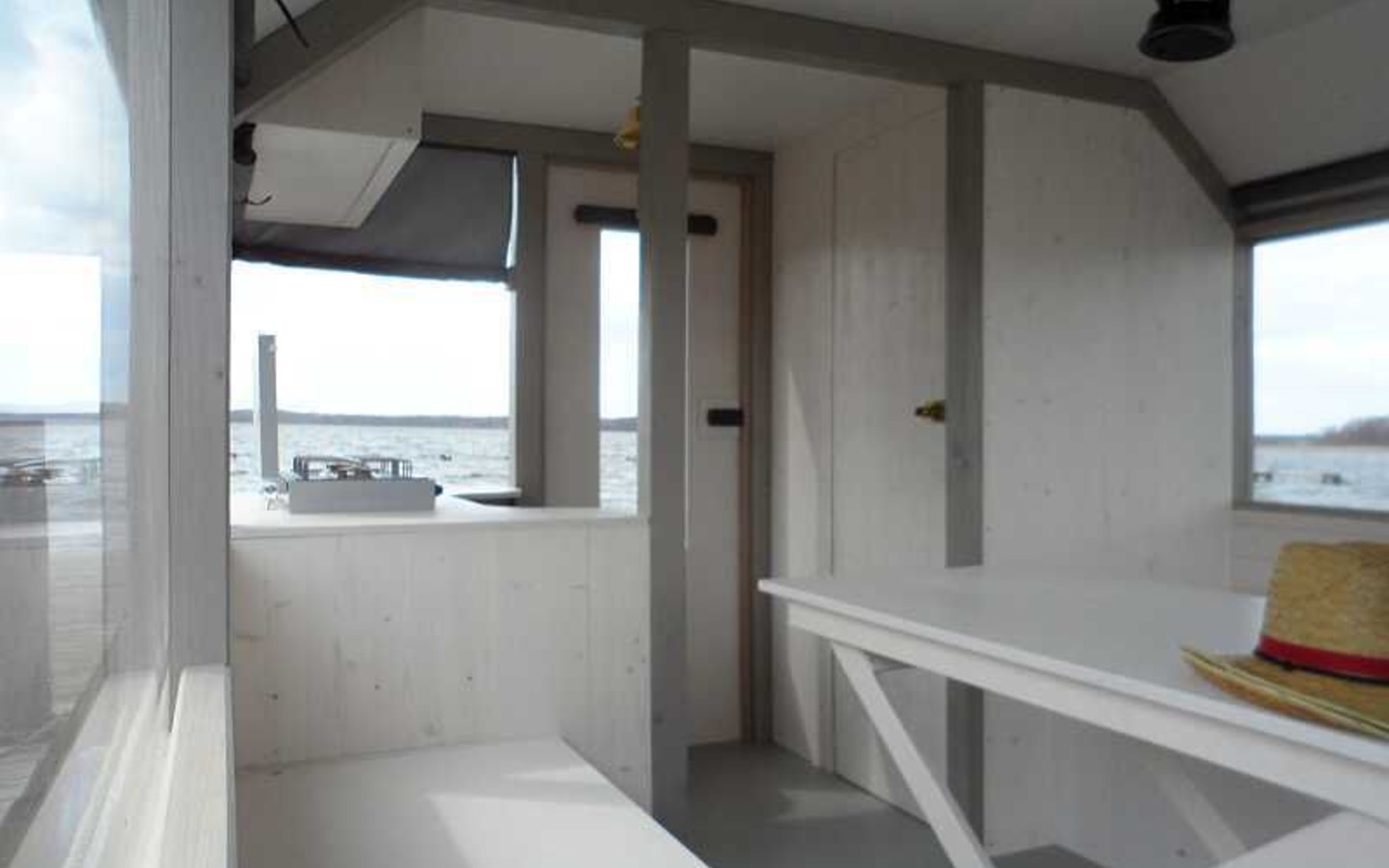 An Bord des Hausbootes